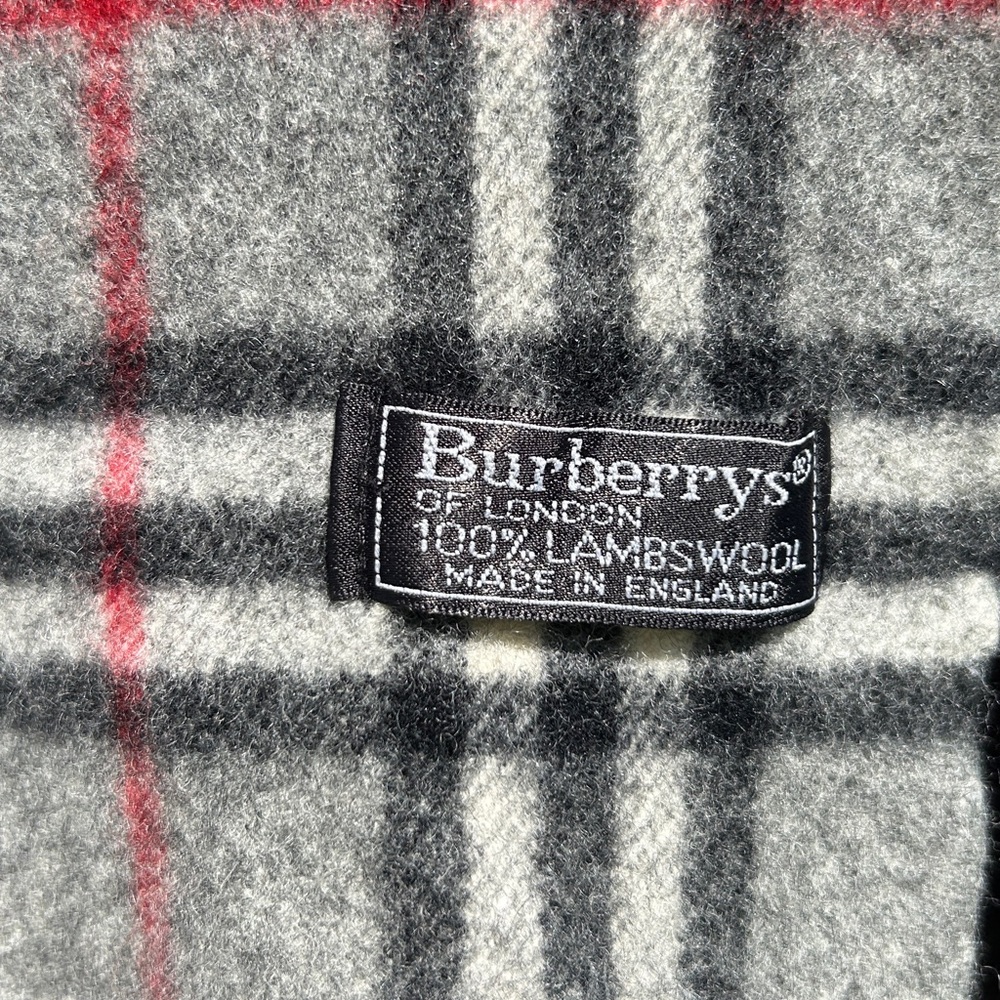 Burberrys’ Of London 100% lambswool scarf - Picture 2 of 11